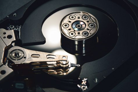 Güvenlik kamerası kayıt cihazına takılan harddisk örneği