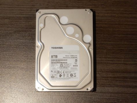 Harddisk üzerindeki model ve seri numarası etiketi